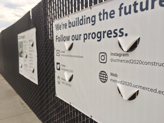 A construction fence keeps debris and dust from a busy walkway on the UC Merced campus. Photo by Steve Newvine