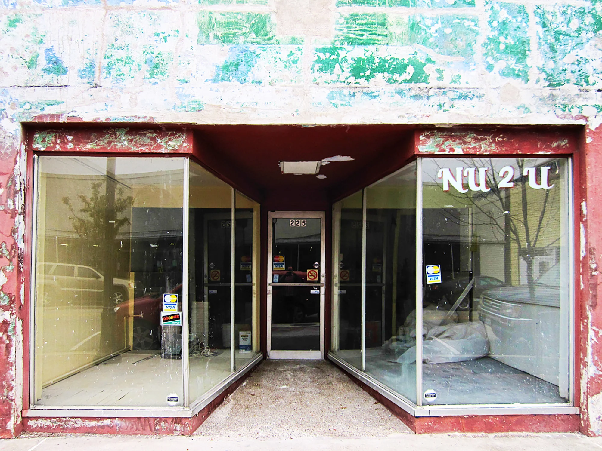 EmptyStorefront.jpg
