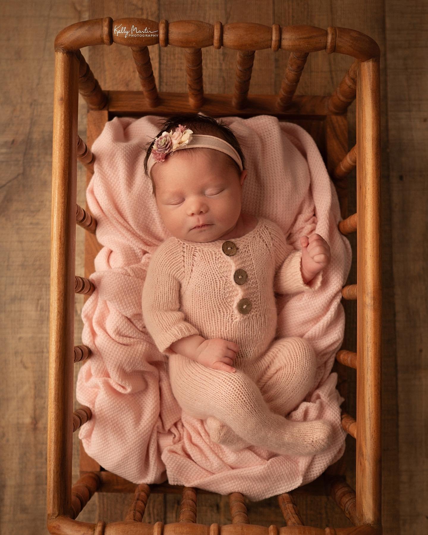 Air guitar? 🎸  #kellymartinphotography #indianapolisnewbornphotographer #zionsvillenewbornphotographer #zionsvillephotographystudio