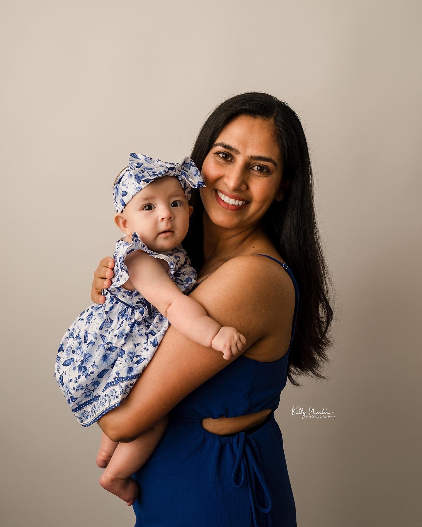 Mommy/daughter duo 🥰#kellymartinphotography #indianapolisfamilyphotographer #zionsvillefamilyphotographer