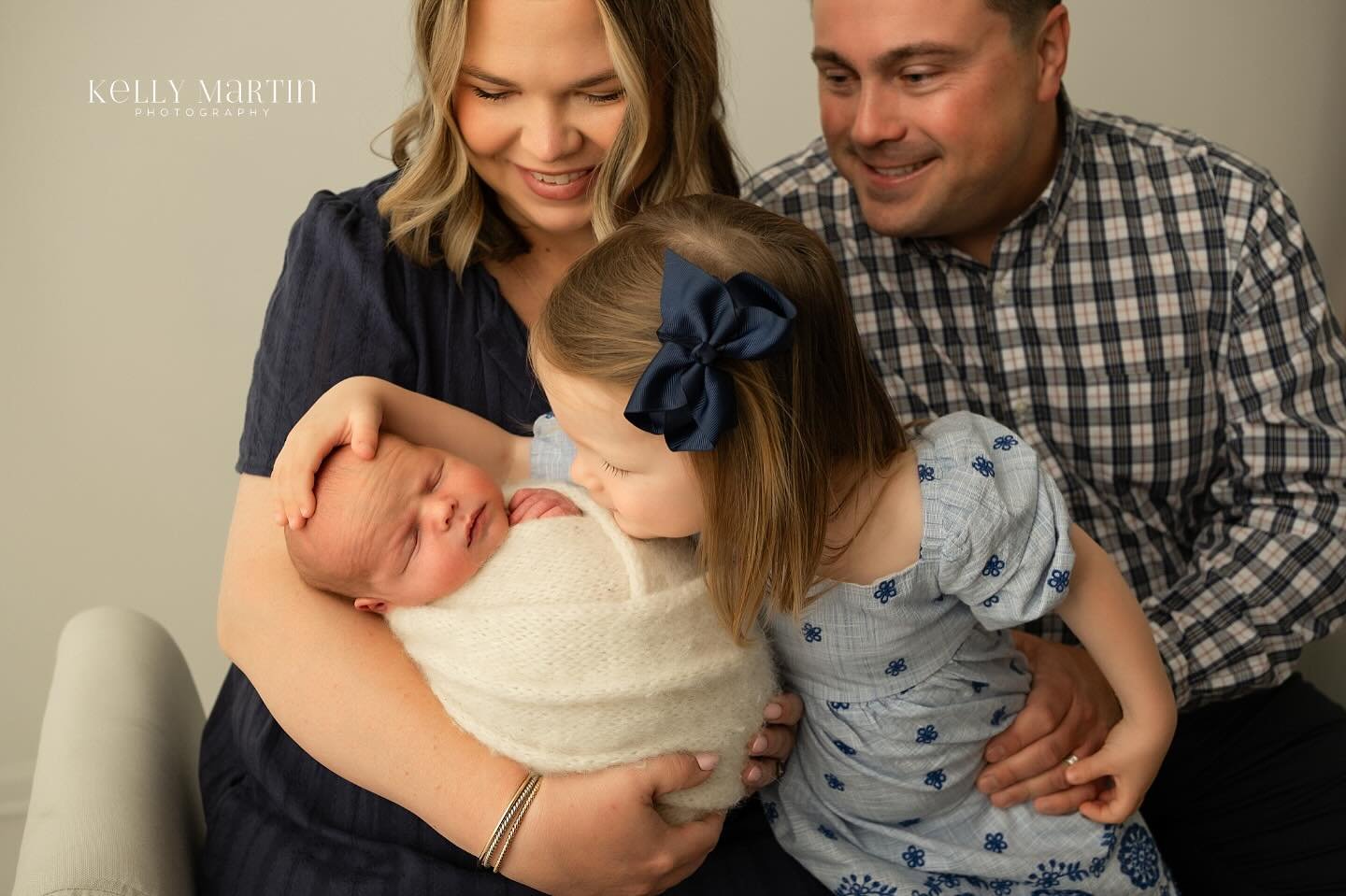 I just can&rsquo;t with the forehead wrinkles ##kellymartinphotography #indianapolisnewbornphotographer #zionsvillenewbornphotographer #zionsvillephotographystudio