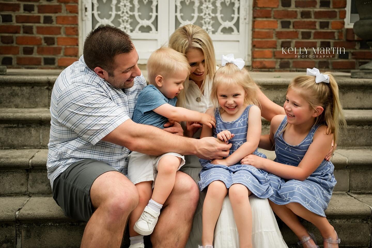 I was told the middle kid may not smile.  Challenge accepted 😁 #Kellymartinphotography #indianapolisfamilyphotographer #zionsvillefamilyphotographer