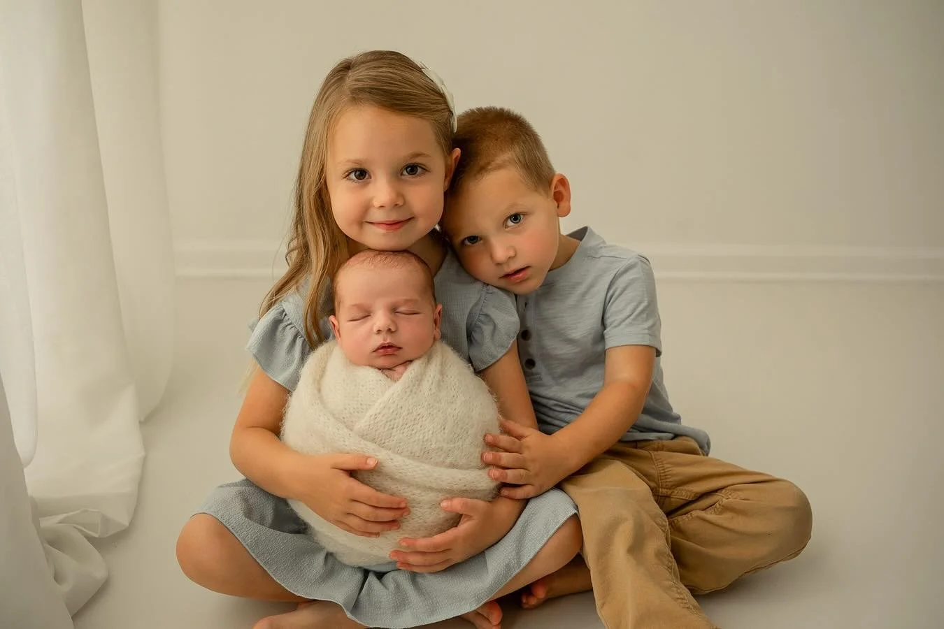 The mom shot 🩷#kellymartinphotography #indianapolisnewbornphotographer #zionsvillenewbornphotographer #zionsvillephotographystudio