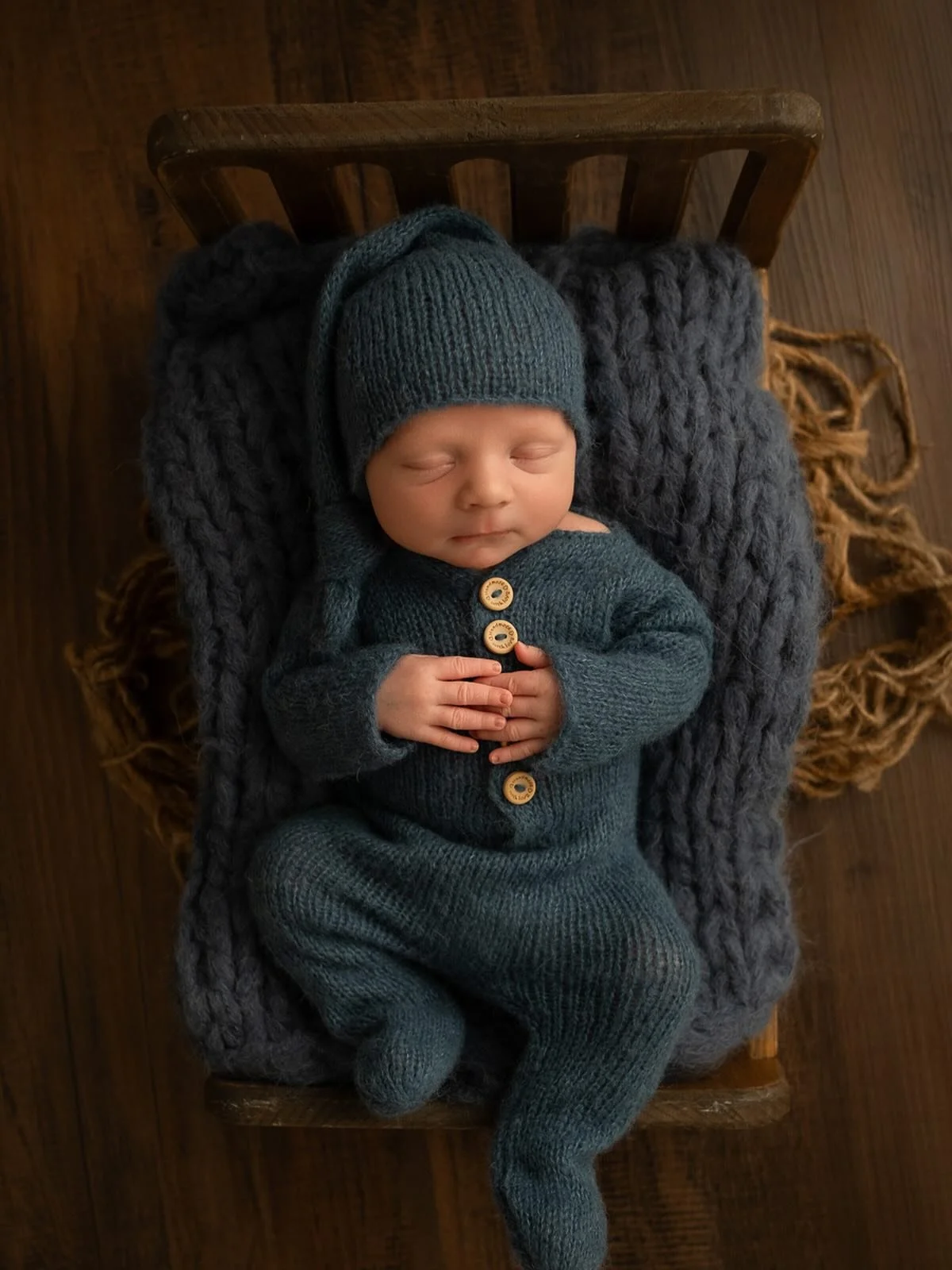 Just taking a snooze 😴 #kellymartinphotography #indianapolisnewbornphotographer #zionsvillenewbornphotographer #zionsvillephotographystudio