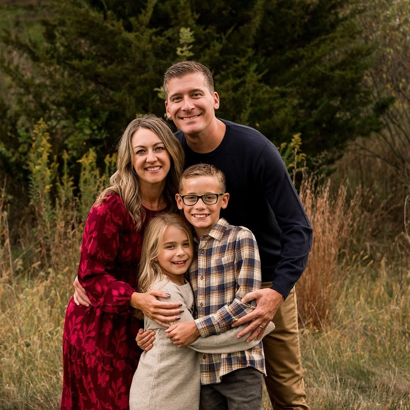 Family hug! #Kellymartinphotography #indianapolisfamilyphotographer #zionsvillefamilyphotographer