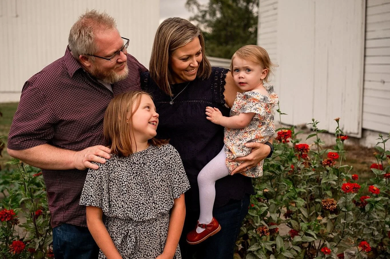Someone was unsure of me and my camera&hellip;.but swipe to see what made her happy 😀 #kellymartinphotography #indianapolisfamilyphotographer #zionsvillefamilyphotographer