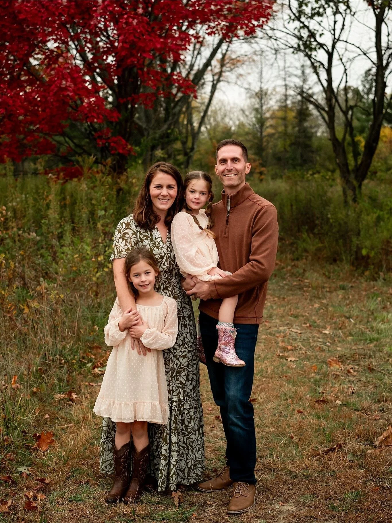 So pic #1 is good but I prefer pic #2 showing off some sass 😀#kellymartinphotography #indianapolisfamilyphotographer #zionsvillefamilyphotographer