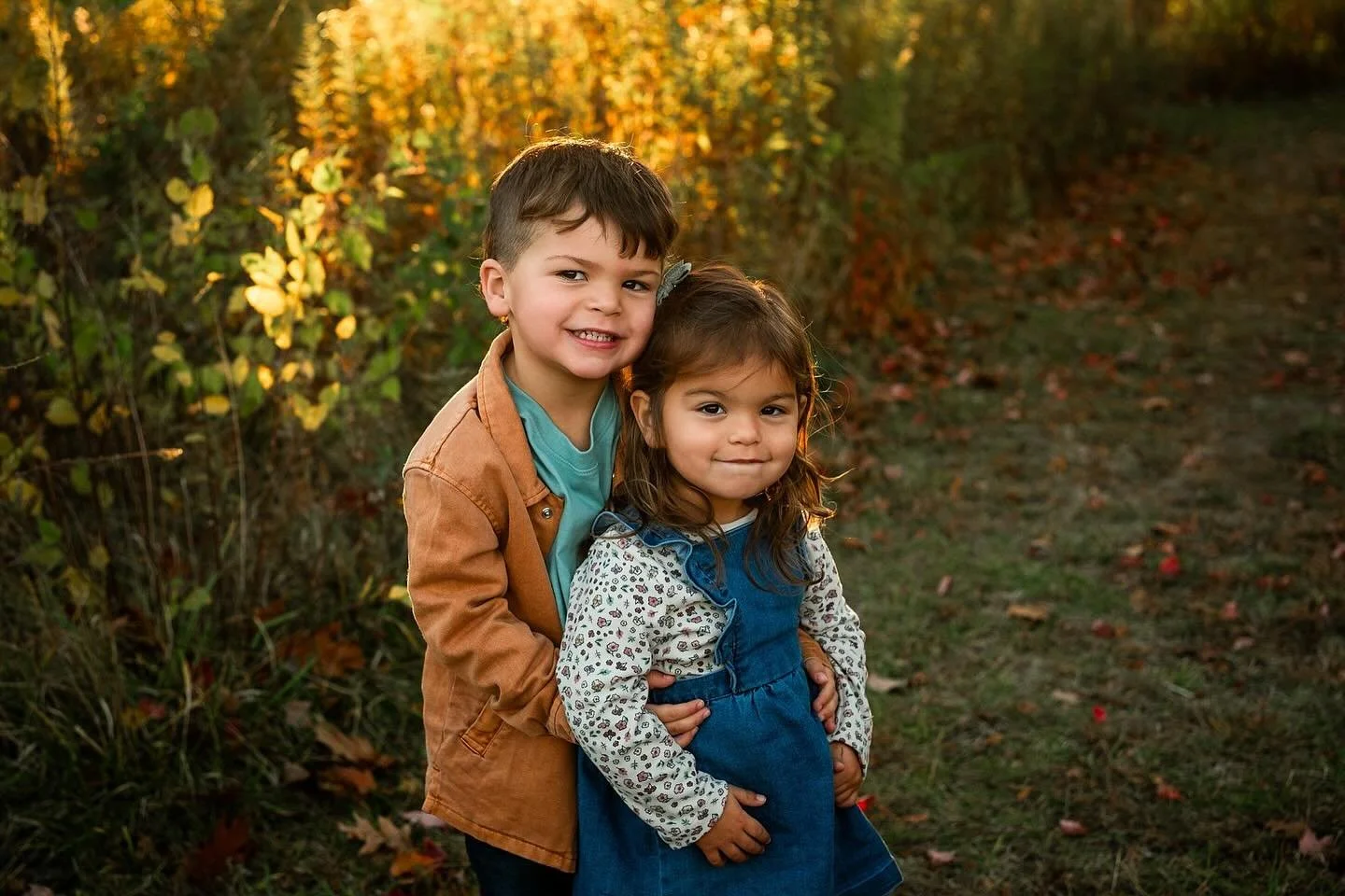 Hey Enzo, remember when you prom posed your sister 🤣  All joking aside, these are two of my favorite little clients #kellymartinphotography #indianapolisfamilyphotographer #zionsvillefamilyphotographer