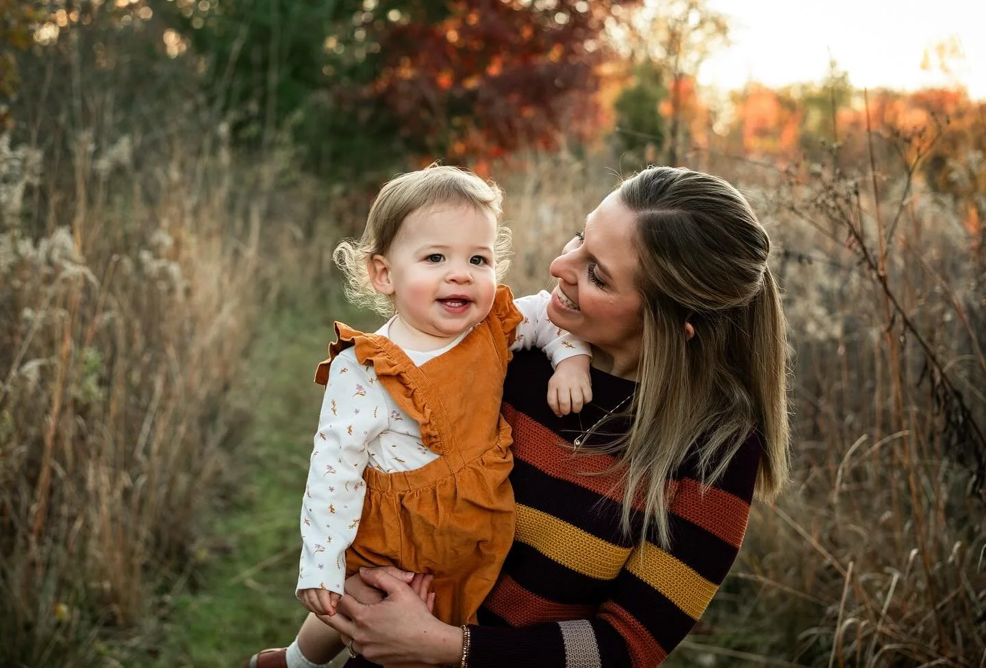 Wrapping up the outdoor fall season with a bang!  Now to find some time to take my one kiddos out&hellip;and find some outfits&hellip;.and shoes&hellip;and time 🤣  #kellymartinphotography #indianapolisfamilyphotographer #zionsvillefamilyphotographer