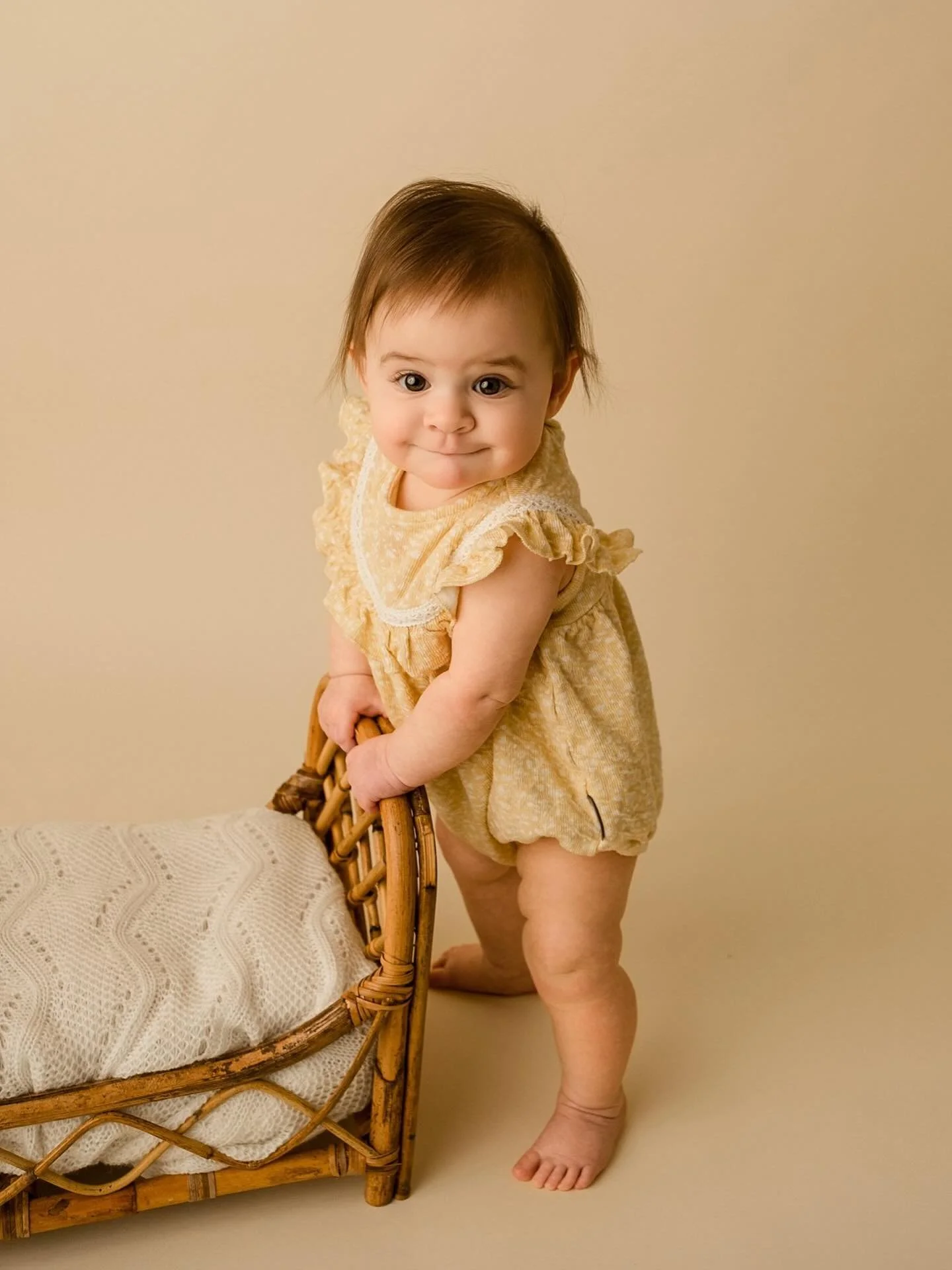 It&rsquo;s not very often that I capture a 7 month old standing in the studio.  Honestly I don&rsquo;t think it&rsquo;s ever happened but this girl was determined to do it. 😁 #kellymartinphotography #indianapolisfamilyphotographer #zionsvillefamilyp