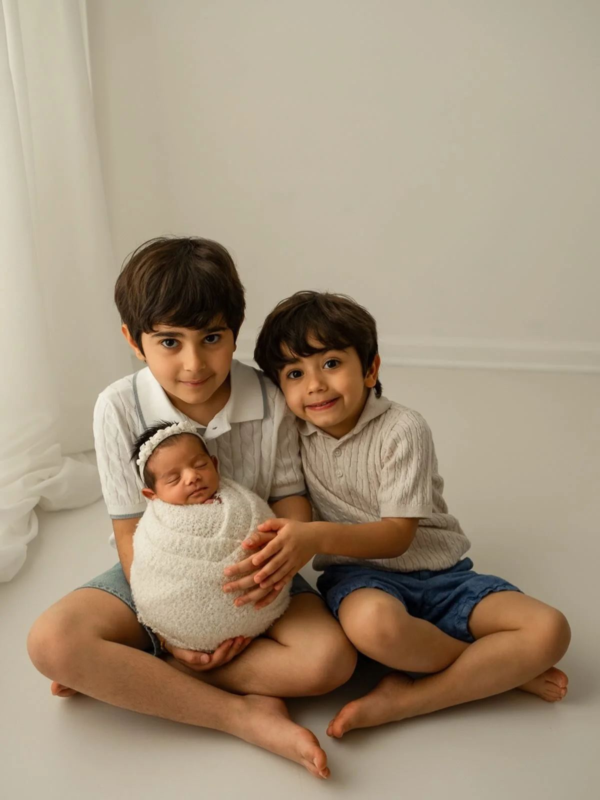 There is something very special about a little girl having two older brothers 🥰#kellymartinphotography #indianapolisnewbornphotographer #zionsvillenewbornphotographer #zionsvillephotographystudio