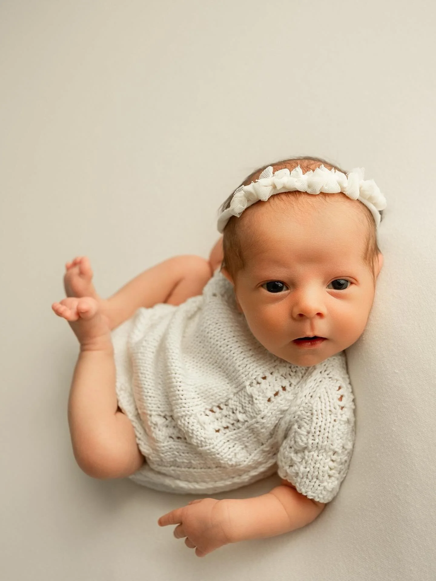 Hey bright eyes #kellymartinphotography #indianapolisnewbornphotographer #zionsvillenewbornphotographer #zionsvillephotographystudio