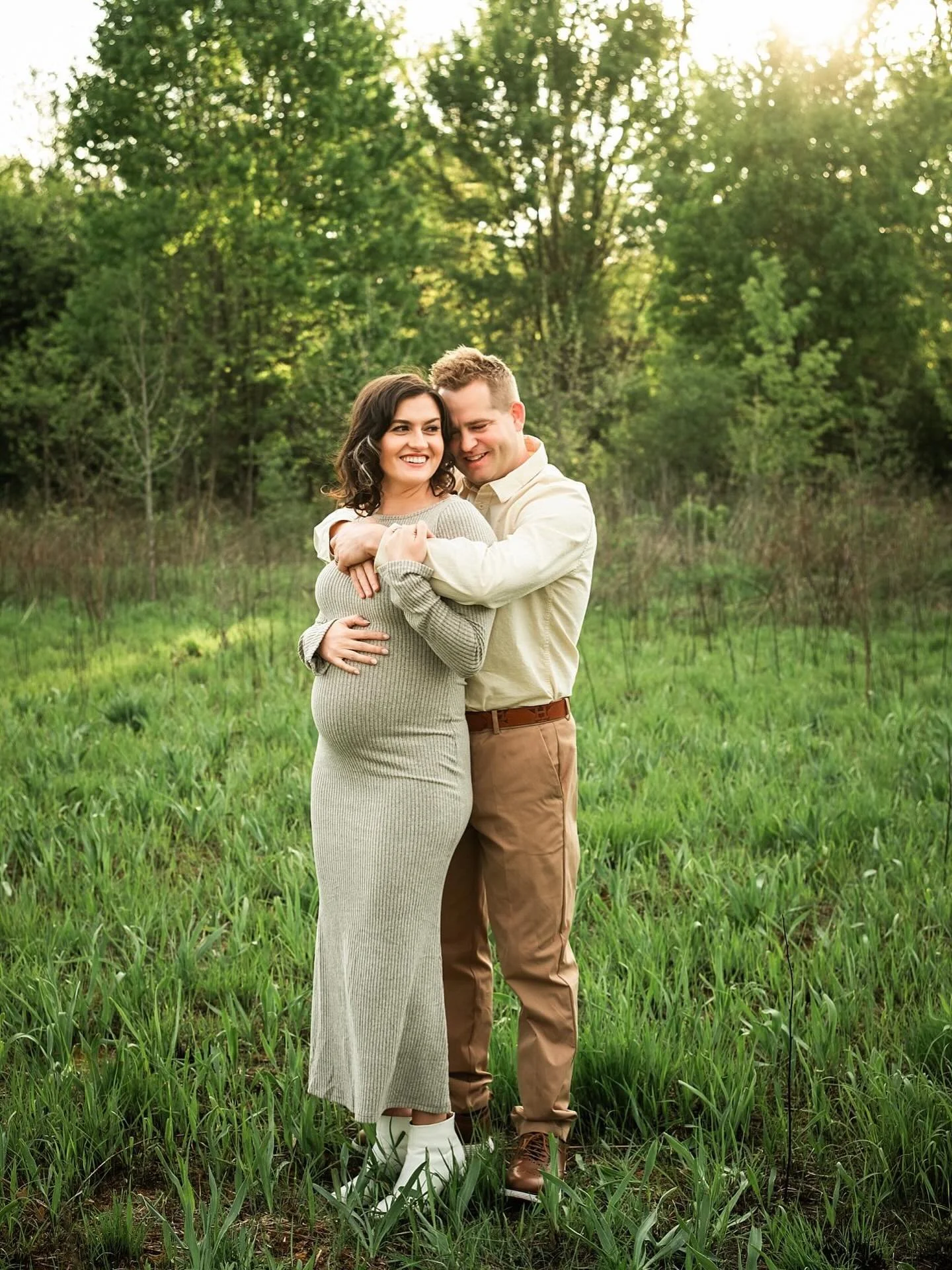 Thanks to Mr. Sunshine for peeking out just enough tonight and for these two for letting me drag them through some fields to find said light 🌞 #indianapolismaternityphotographer #zionsvillematernityphotographer #kellymartinphotography #indianapolisf