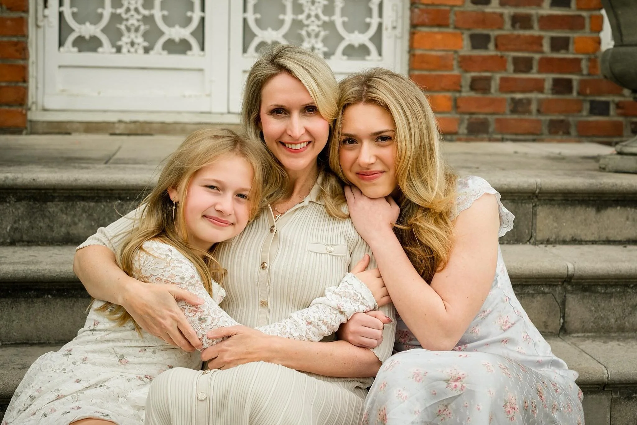 Perfect little Mother&rsquo;s Day photo 😍  Hope all my mom clients had a wonderful day! #Kellymartinphotography #indianapolisfamilyphotographer #zionsvillefamilyphotographer