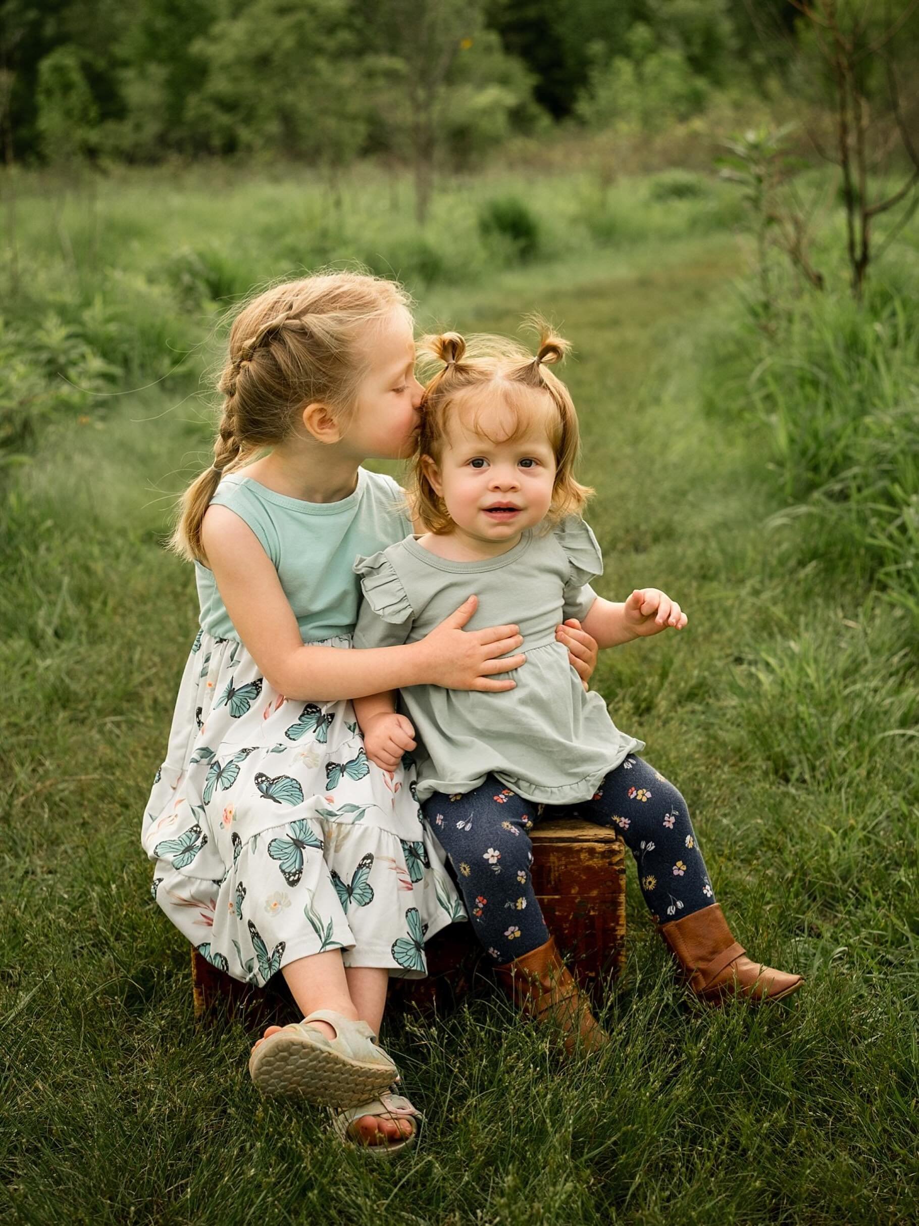 Look at these sweet peas I had the pleasure of hanging out with tonight 🥰 #kellymartinphotography #indianapolisfamilyphotographer #zionsvillefamilyphotographer