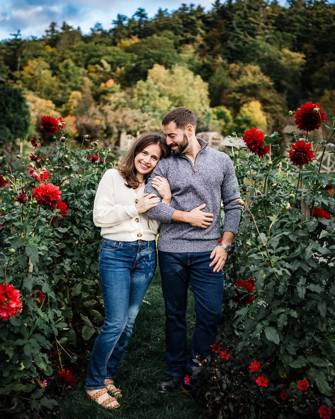 More engagement session goodness coming your way today ✨

But I&rsquo;m curious&hellip;
When you think about your photos, what matters most to you?

Is it a place that means something to you?
Where you met, got engaged, or just love being together?

