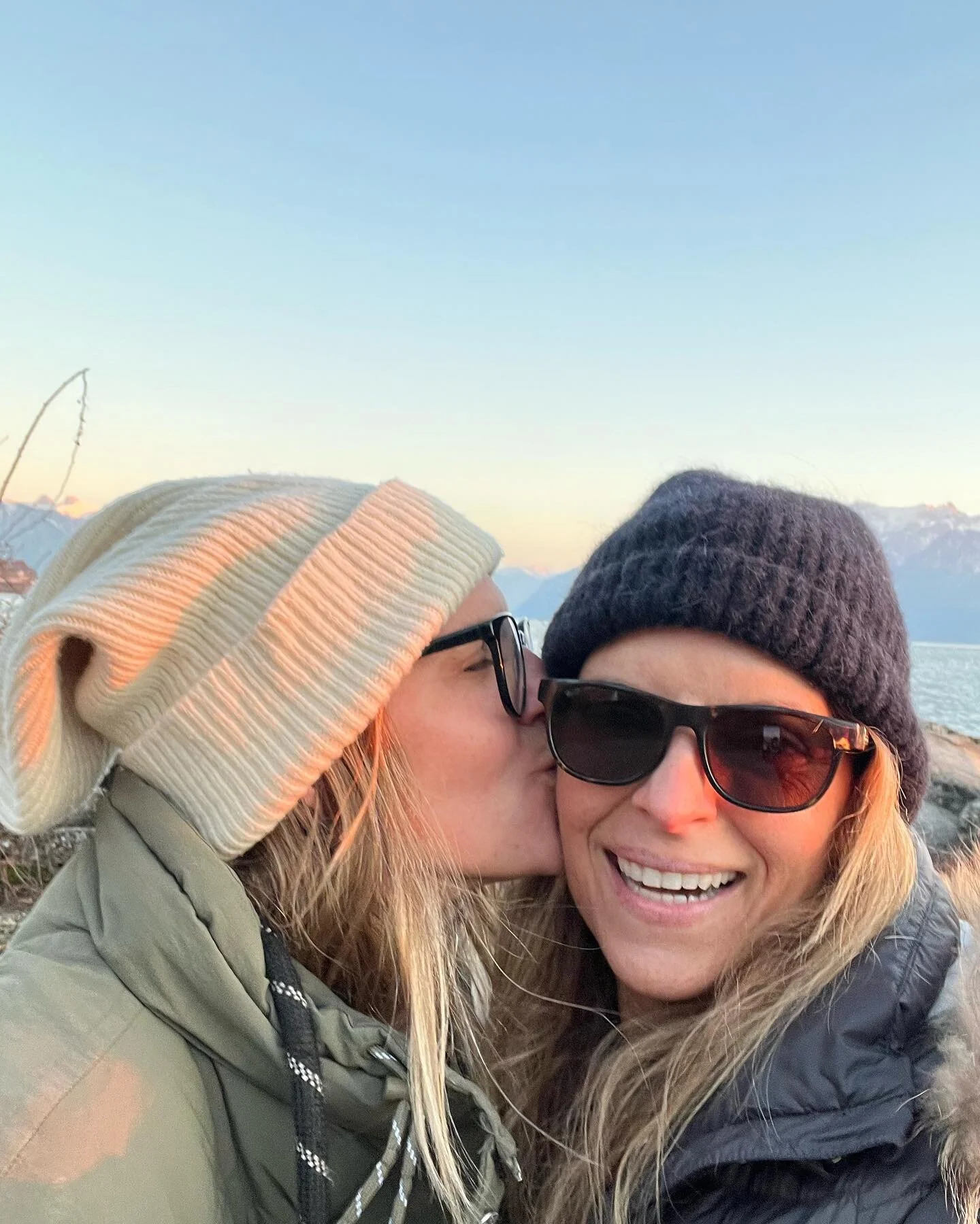 This feed might just be an @maria7nocito fan account and honestly I am 💯 okay with that. Another blissful week spent with my soul sister, and this time in our new home. 🇨🇭❤️ I am the luckiest to have this friendship that truly spans the globe. Can