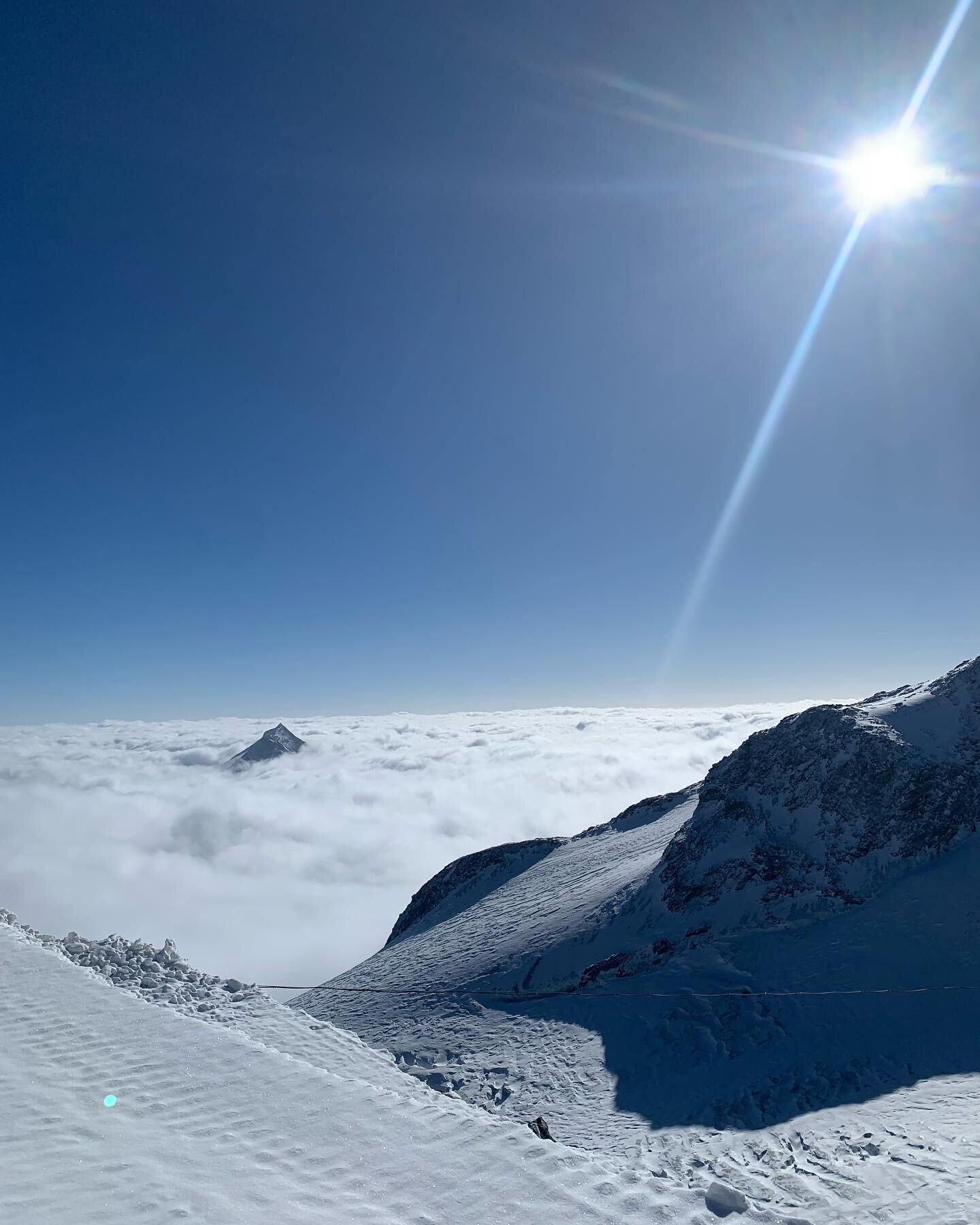 Dispatches from the top of the world! 🗻 We had the best week with our Boston family (da babies!!!!) and we were all so lucky to create so many amazing memories in &ldquo;wonderland!&rdquo; ❤️🇨🇭🧀
