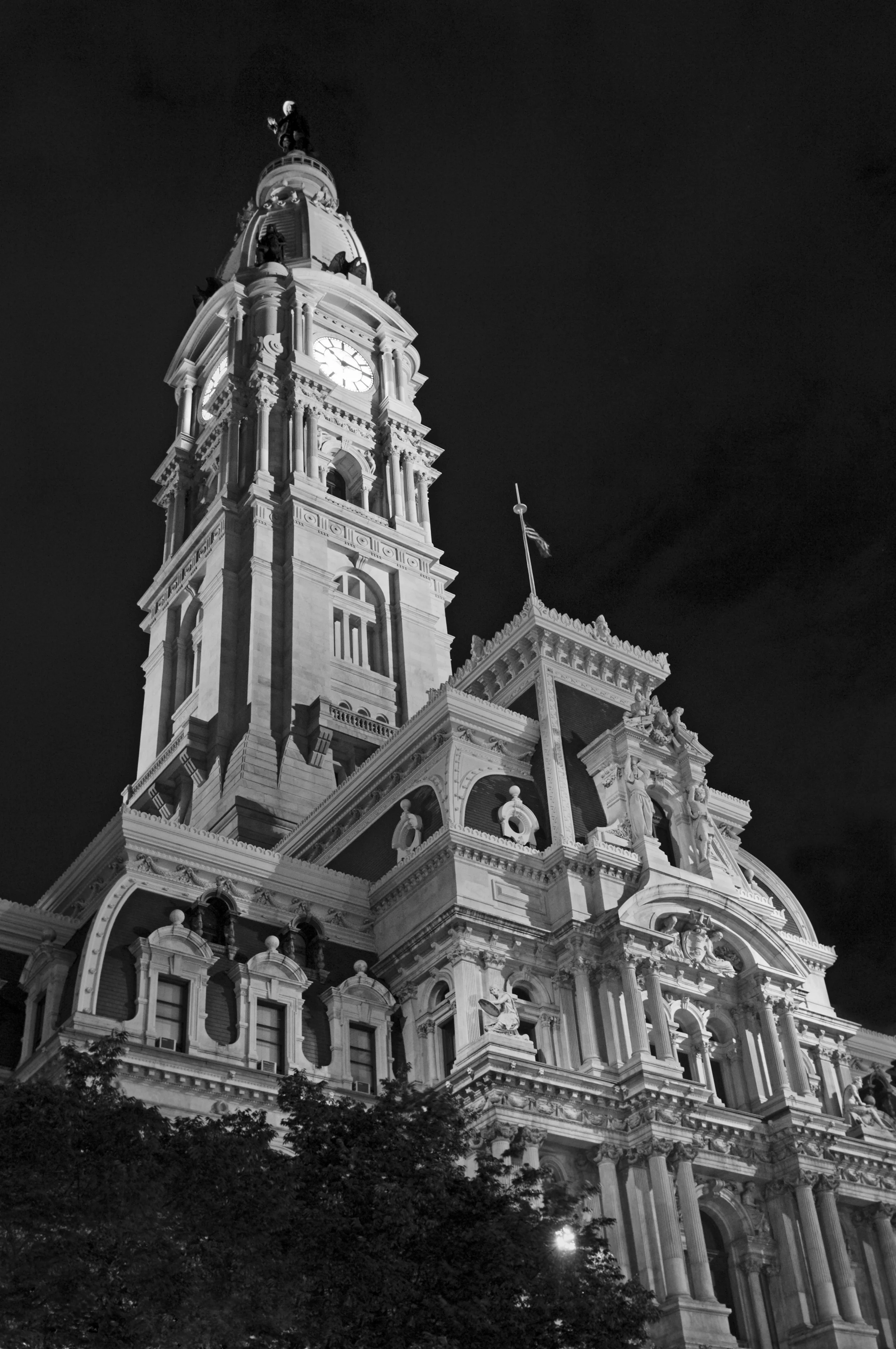 Philly city hall b&w.jpg