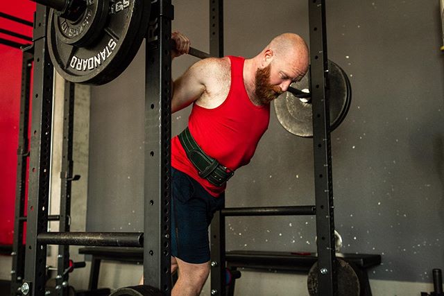 @dbarred has been training at SF Iron for about 1.5 years and has a background in competitive diving. He is a very determined individual and consistently displays his high work ethic every time he trains with us. His current PRs are a 345 lb squat, 410 lb deadlift, and 255 lb bench. 📸: @sjsiebert