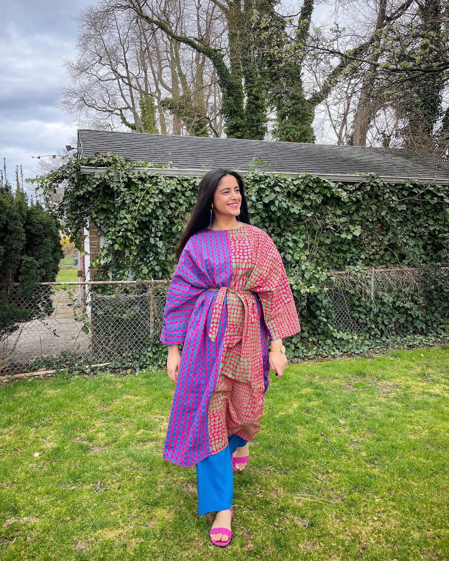 When two cultures come together. Love this hand painted Japanese and Pakistani fusion dress from @beechtree_pk 🩷

Pants from @tjmaxx, shoes from @jcrew, bag from @sheinofficial and earrings from @amritasinghjewelry 💙