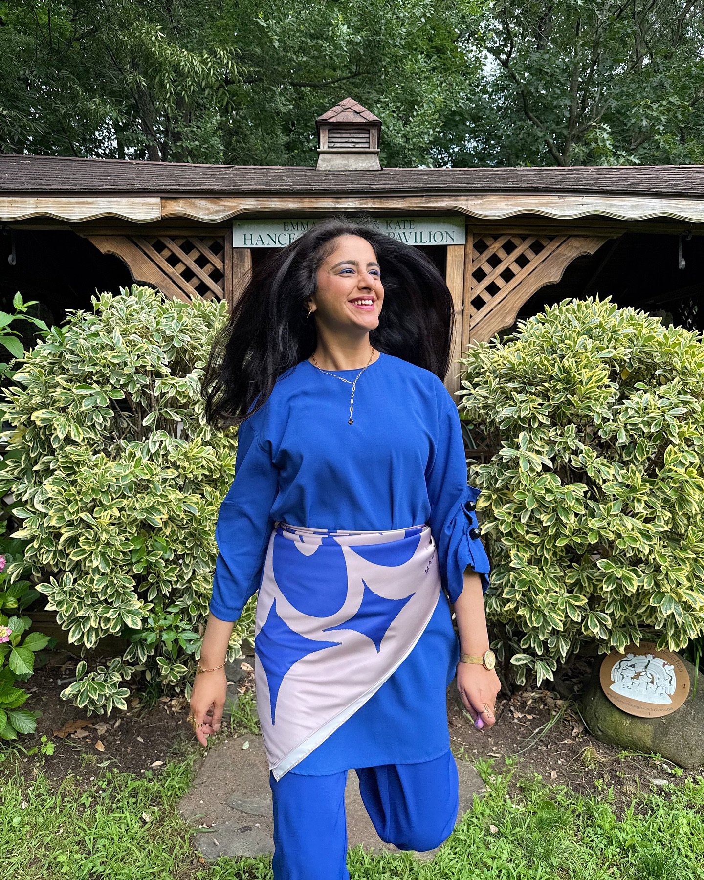 You blue me off my feet 💙

My incredibly talented friend, @malikmade just launched her new Arabic silk scarf collection, and I&rsquo;m in love with this colorful scarf. The handwritten calligraphy spells out love, passion, unity, and life.

All the 