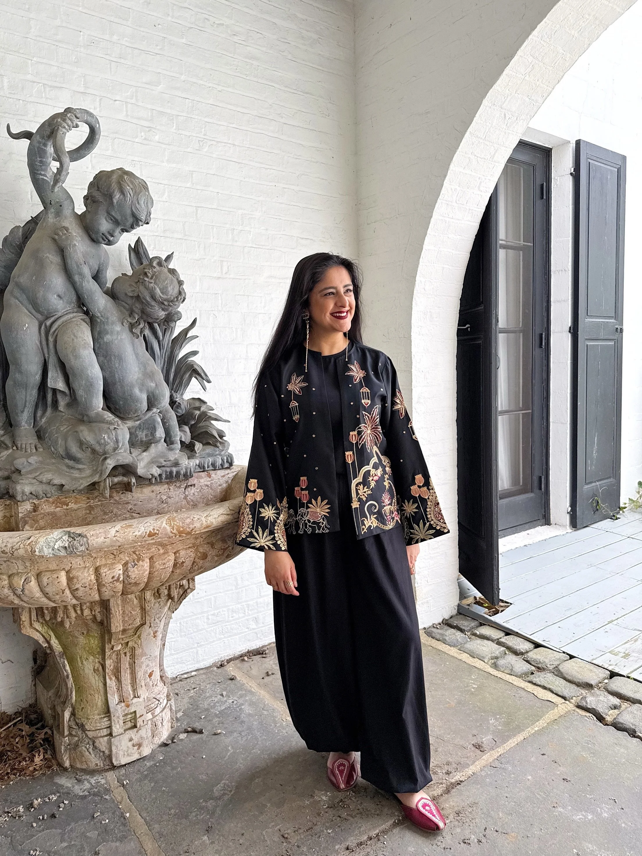 East meets west. Fashion without boundaries 🖤✨

If there&rsquo;s one thing I love, it&rsquo;s a good fusion outfit. I was immediately drawn to this embroidered jacket the moment I saw it. I wasn&rsquo;t sure the balloon pants would work, but to my s