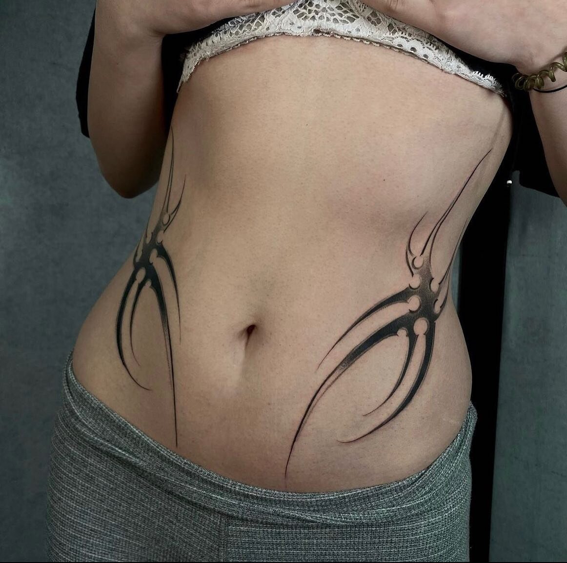 Black swallow tattoos on girls hips