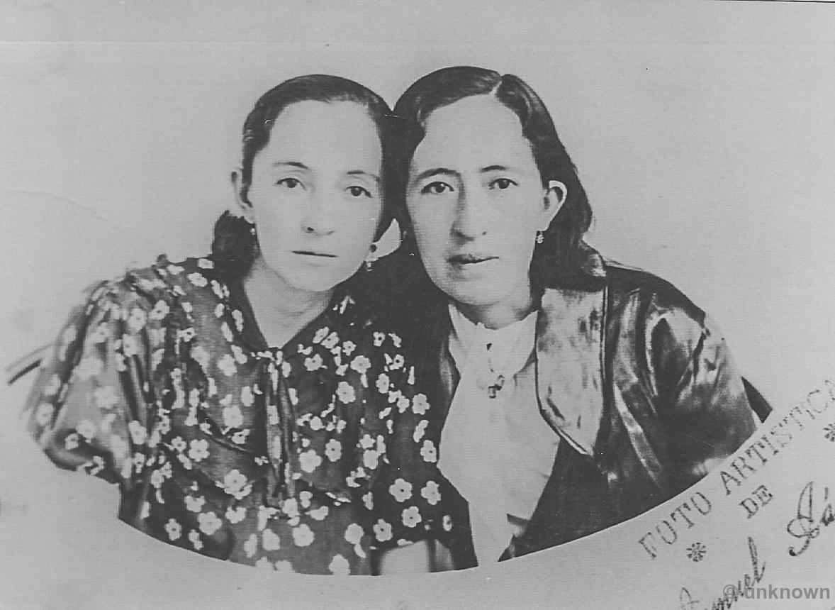 001-TIAS ABUELAS JUANITA Y TERESA.jpg