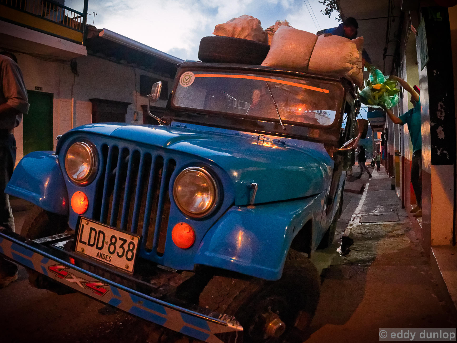 6PM, coffee and platano are delivered by Jeep