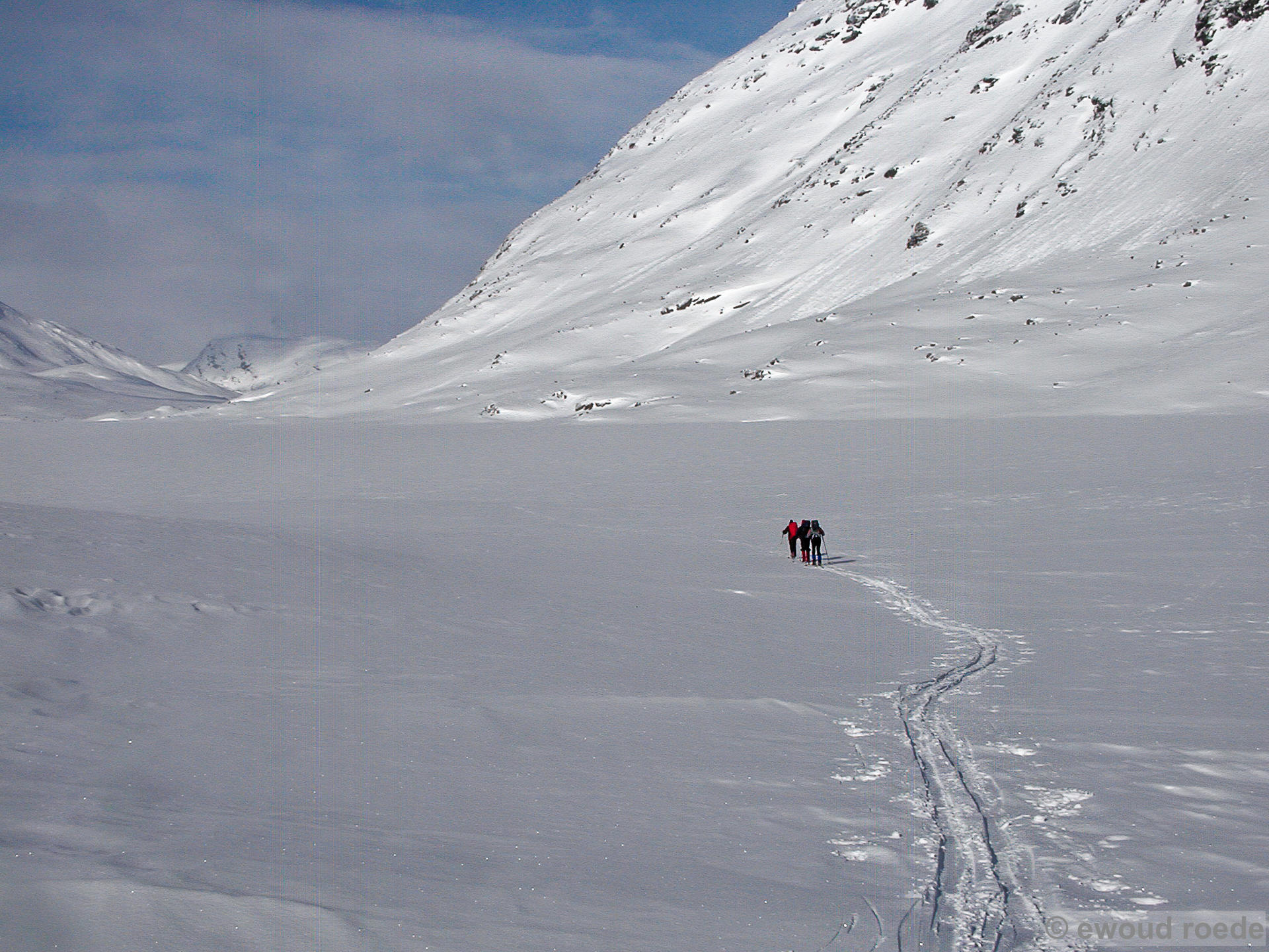 far away is skogdalsboen