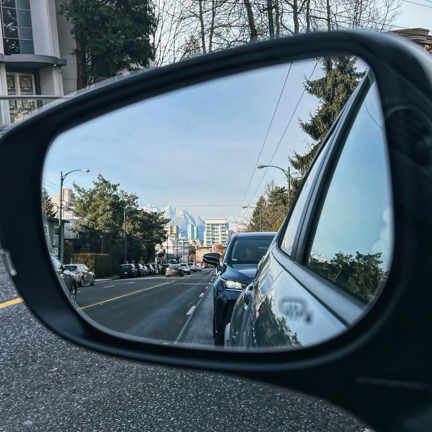 🚦Mountains + my morning commute

#postcardfrom #Vancouver #snow #mountains #travel