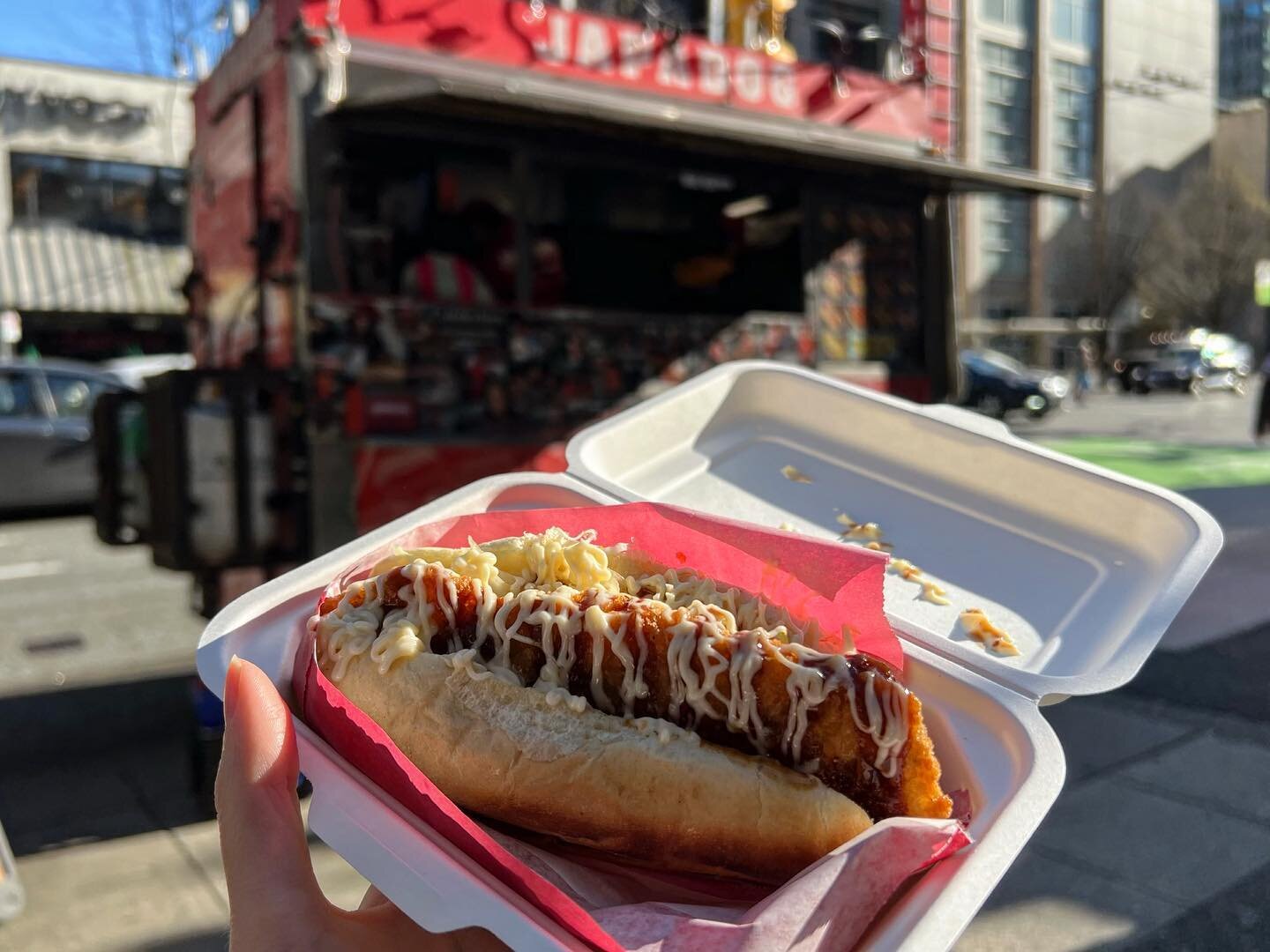 Finally ate my first Japadog 😋 

#postcardfrom #vancouver #hotdogstand #yum #travel