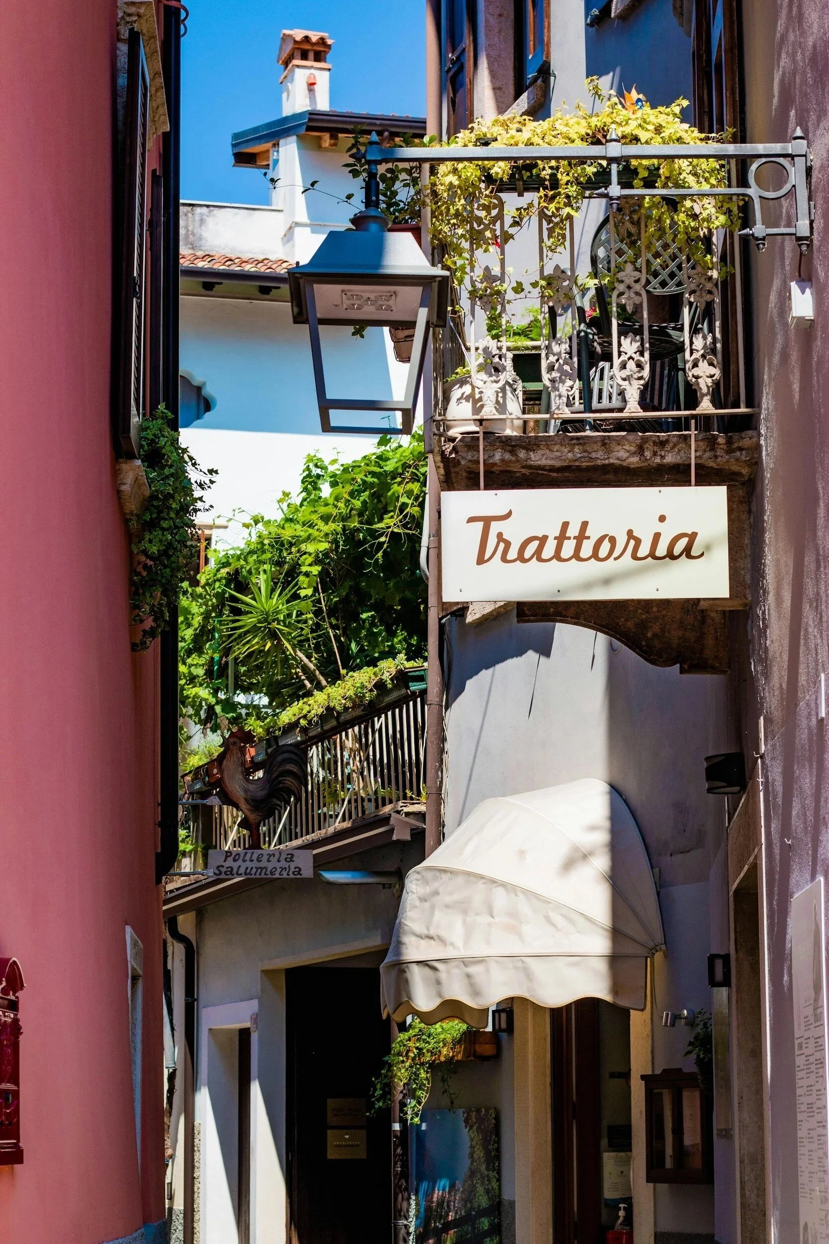 Ordering Food and Drinks in Italian: Essential Phrases and Vocabulary