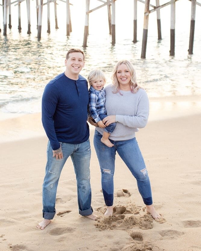 A beautiful sunset and playtime in the sand for the Stenten's family beach session! Check out more on my blog, link in my bio. @li_stenten
.
.
.
.
#beaubellephotography #bpfamilies #familyhugs #ocfamily #ocfamilyphotographer #familyphotographer #beau
