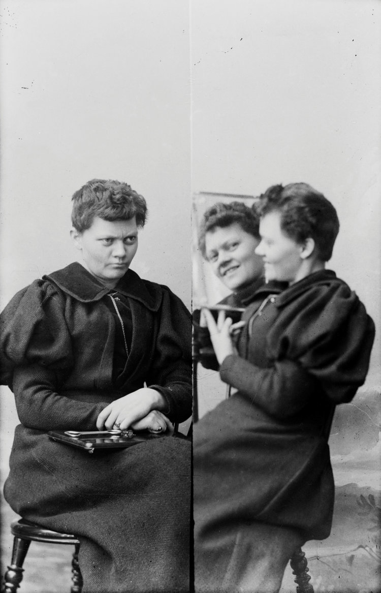 7 g Triptych_of_Marie._Photo-_Berg_&_Hoeg,_ca._1895-1903._The_Preus_museum_collection._(32135795143).png