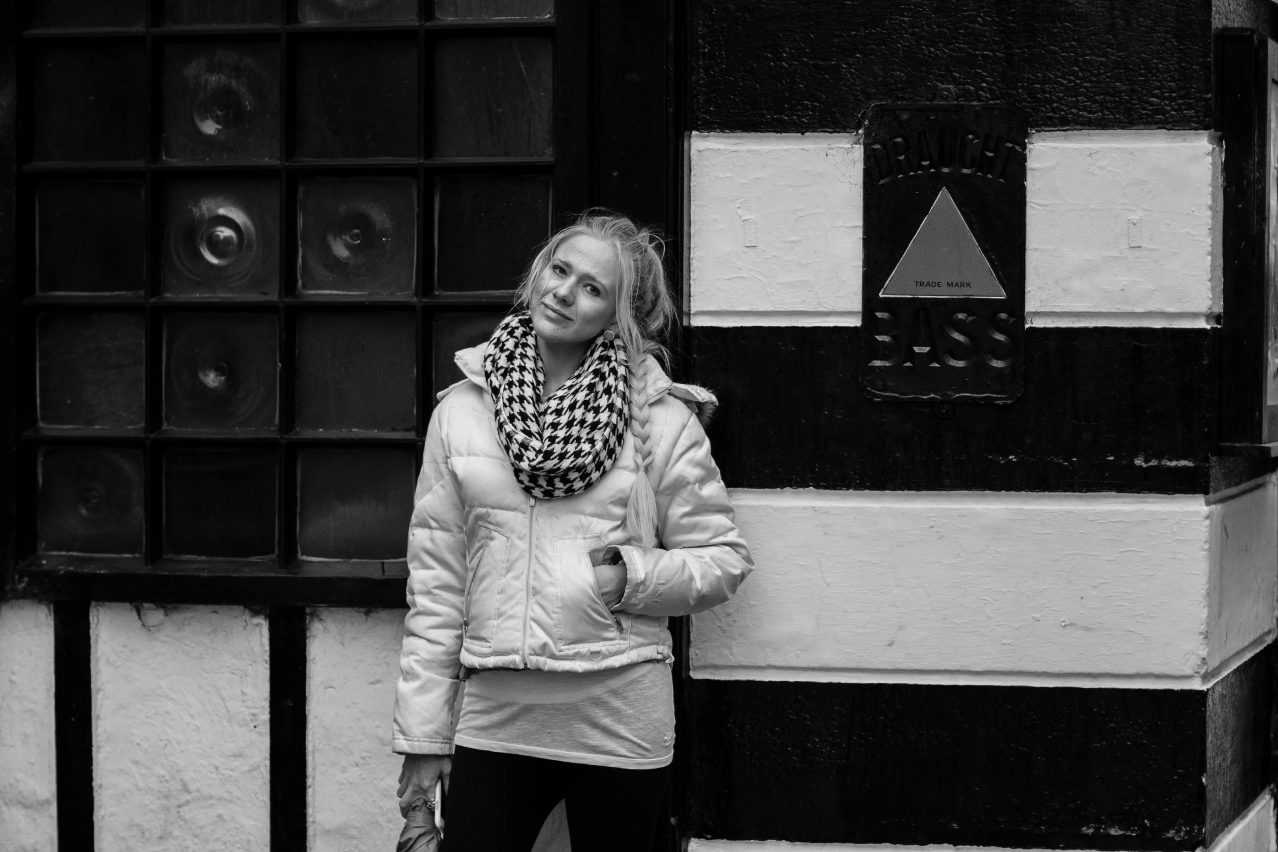 i loved the outside of this black and white striped pub. (and this is my exhausted, pregnant and tired of walking, cold and wet, i - miss - the - sunshine face haha!) 