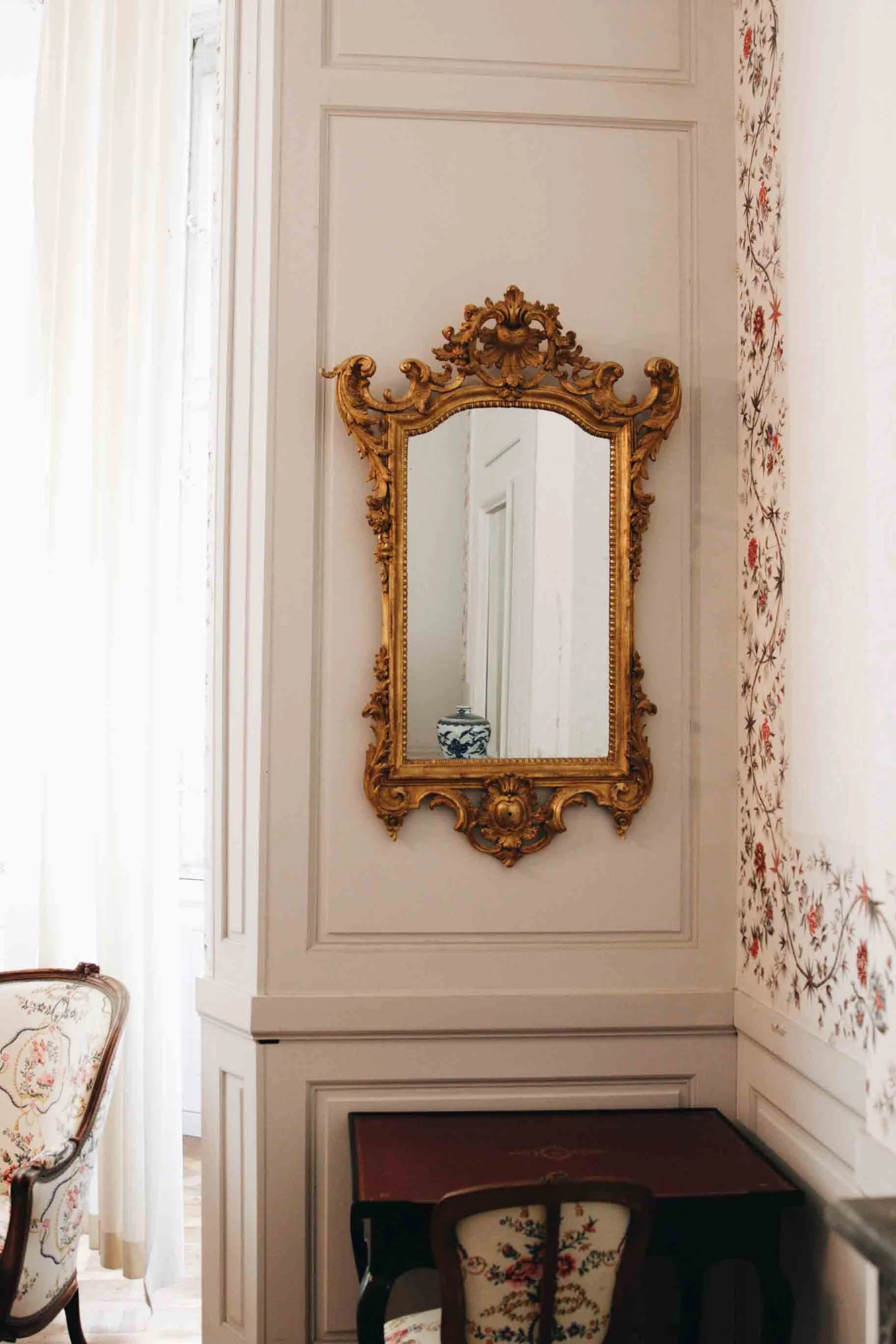 Let's just take a moment for THIS MIRROR. I had nevr before seen anything like it "in real life"!!! 