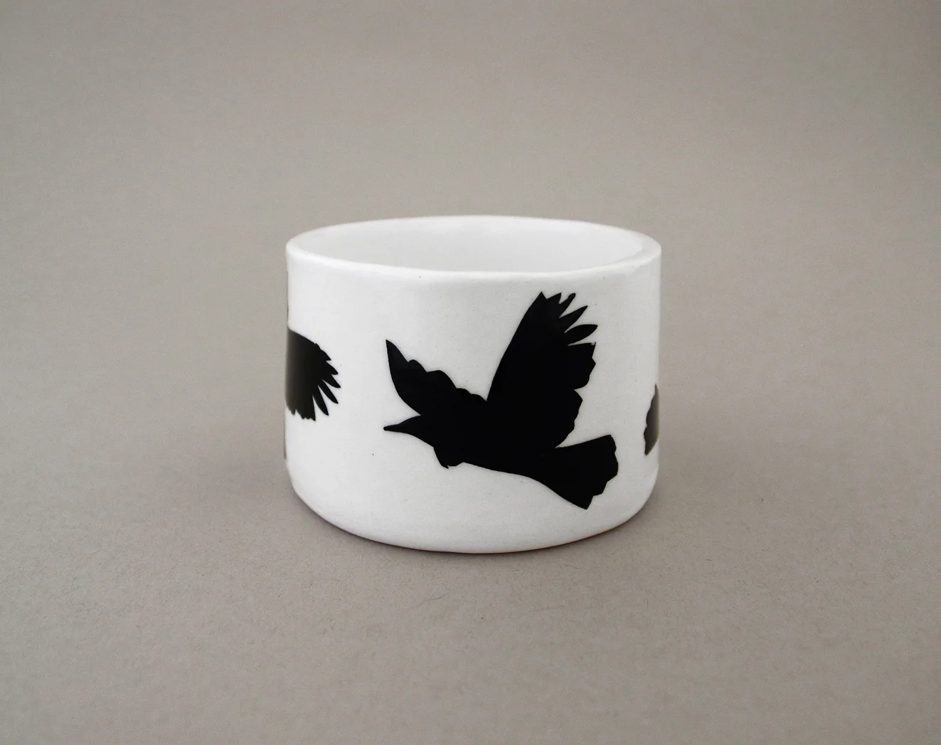 melissa-boardman-small-wide-planter-tui-glazed-02.jpg