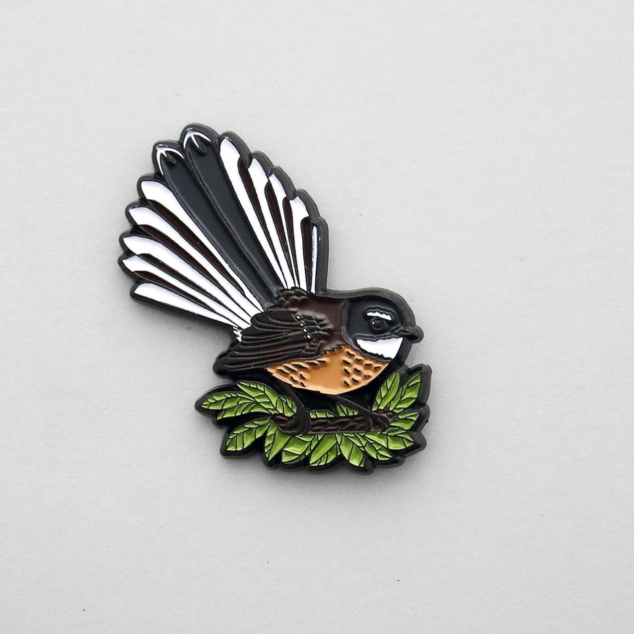 📍Pins pins and more pins!

My new enamel pins are up on my website now 🙌 I now have six birds in my range and hope to keep adding more.

My problem is what bird to choose next, I love all our native birds so much! I hope you like these new pins and