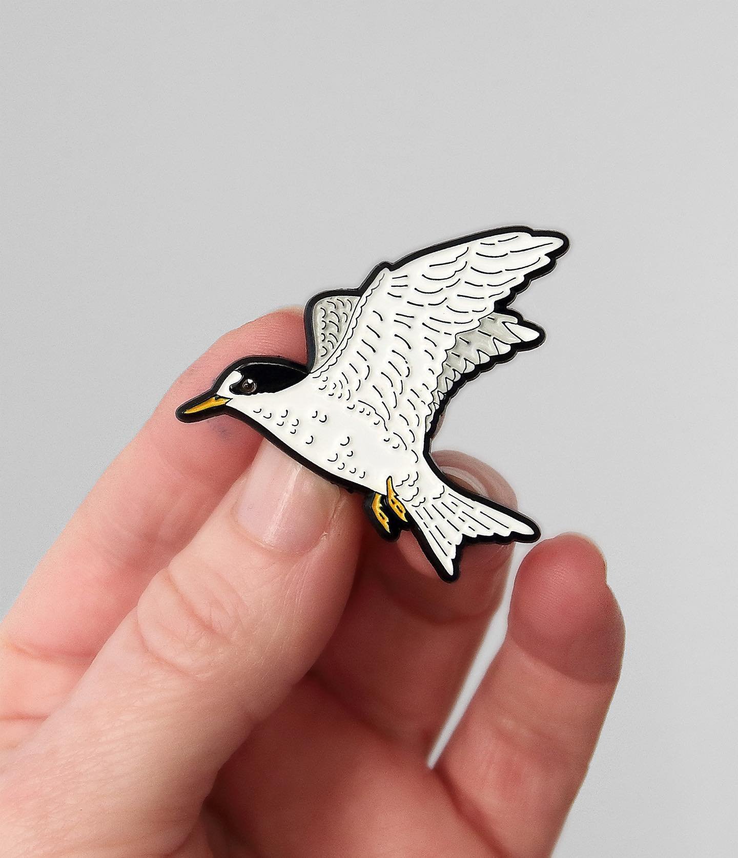 Surprise! Here&rsquo;s another new enamel pin, and it&rsquo;s a tara iti 🤍

I&rsquo;ve always had a soft spot for tara iti / fairy terns, they&rsquo;re our rarest native bird by far - there are only around 40 left! That&rsquo;s their whole populatio
