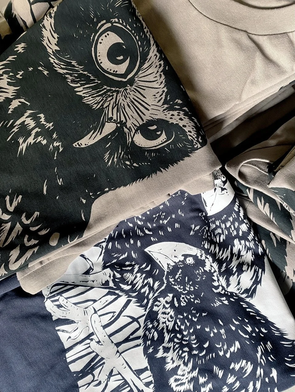Tee pre-orders are (mostly) out the door 🦉 

Thank you so much if you pre-ordered one of my latest t-shirt designs celebrating the ruru and the takahē!

Now that pre-orders are on their way out to you I can offer up the extras I ordered, there are v