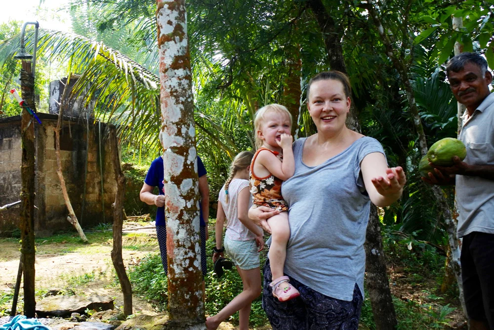 Katja and her daughter in Neluwa, Sri Lanka