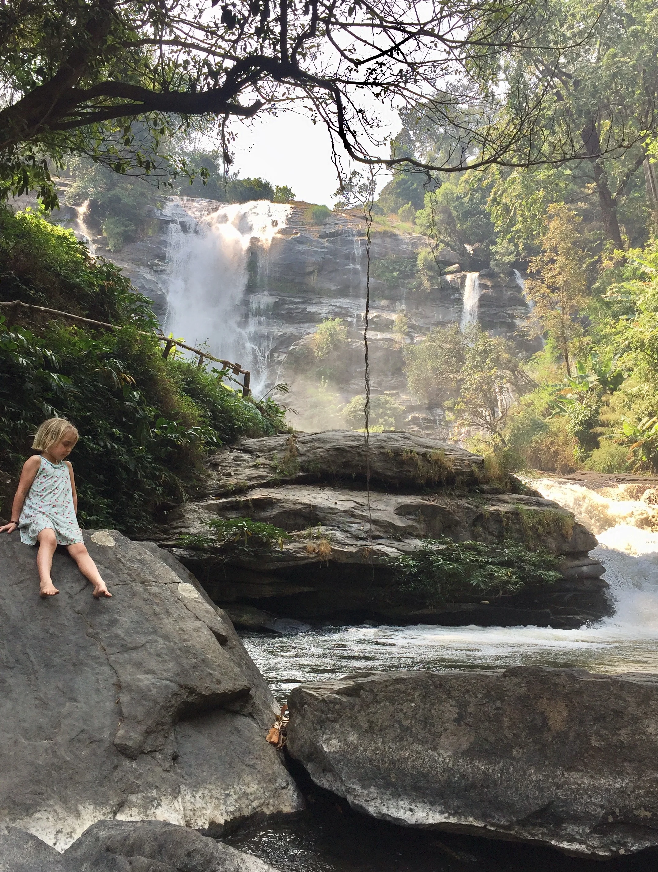 Wachirachan_waterfall_doi_inthanon.jpg