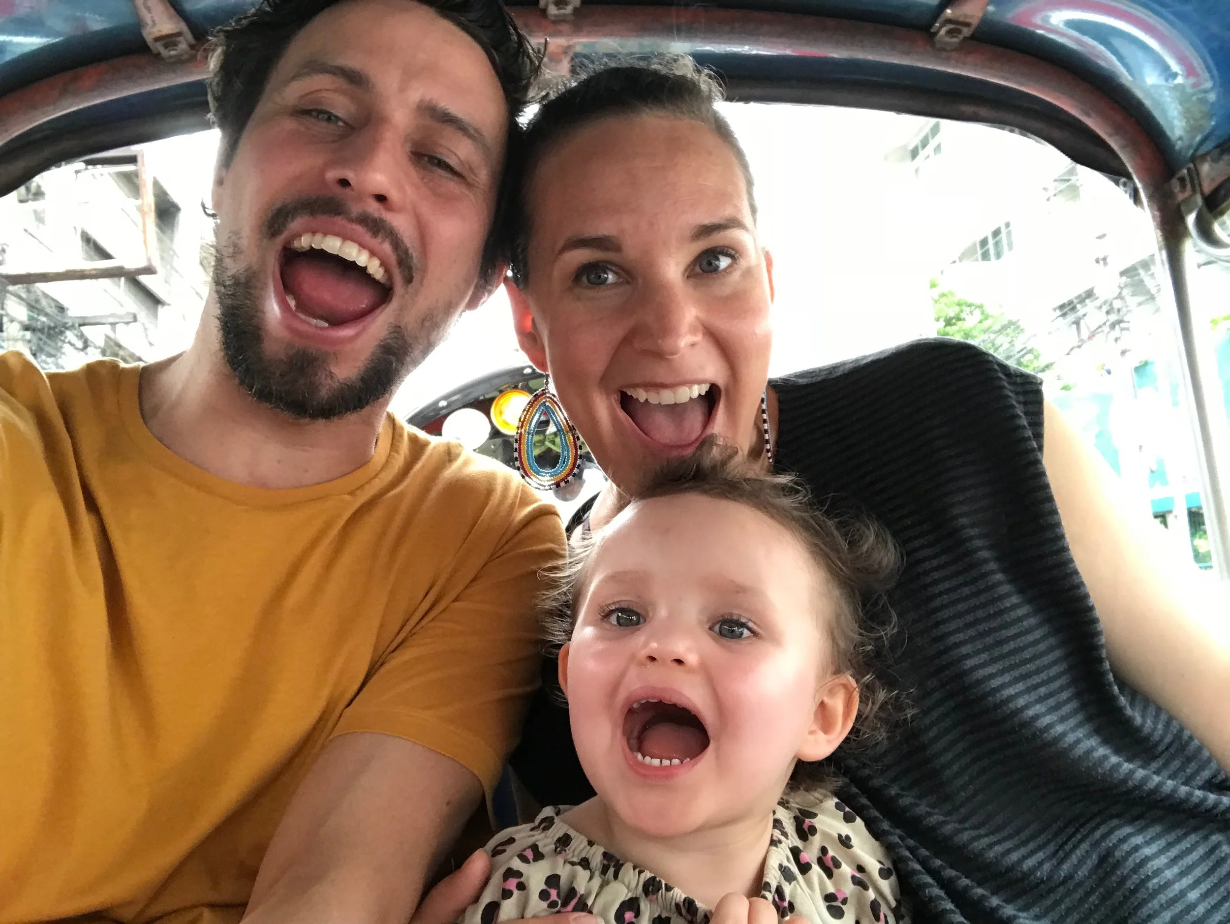 Tuktuk_with_children.jpg