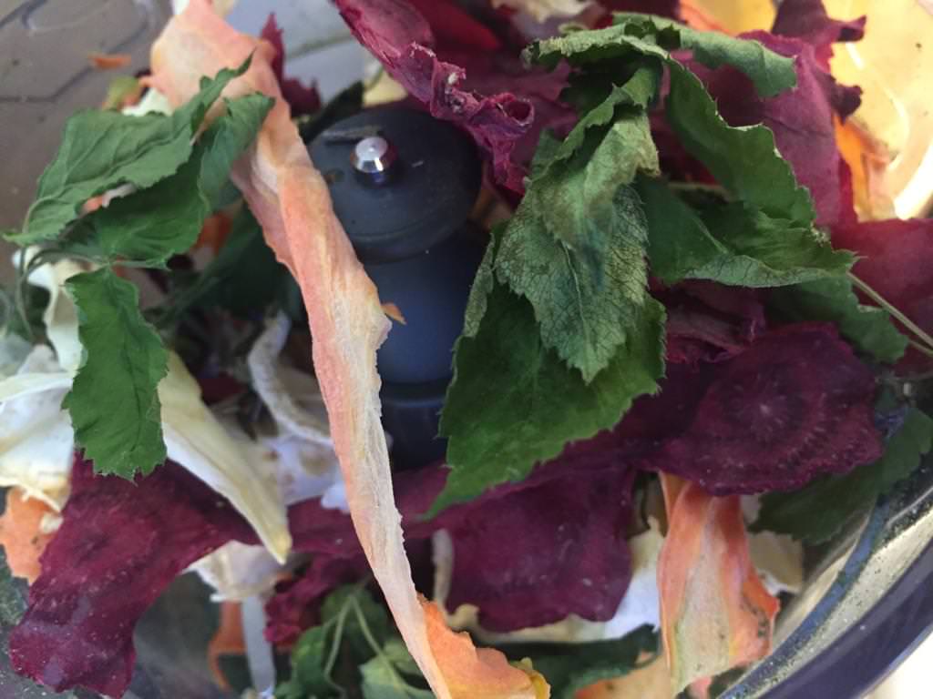 Gedörrtes im Food Prozessor zerkleinern