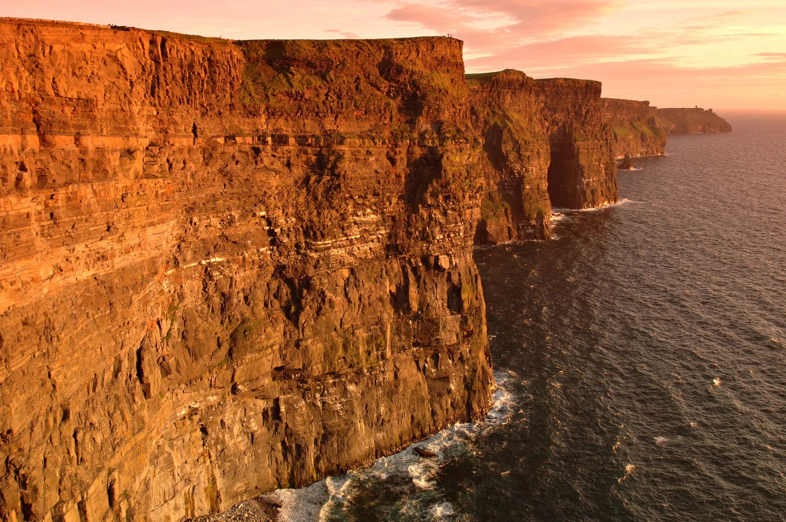 Cliffs_of_Mohr1.jpg
