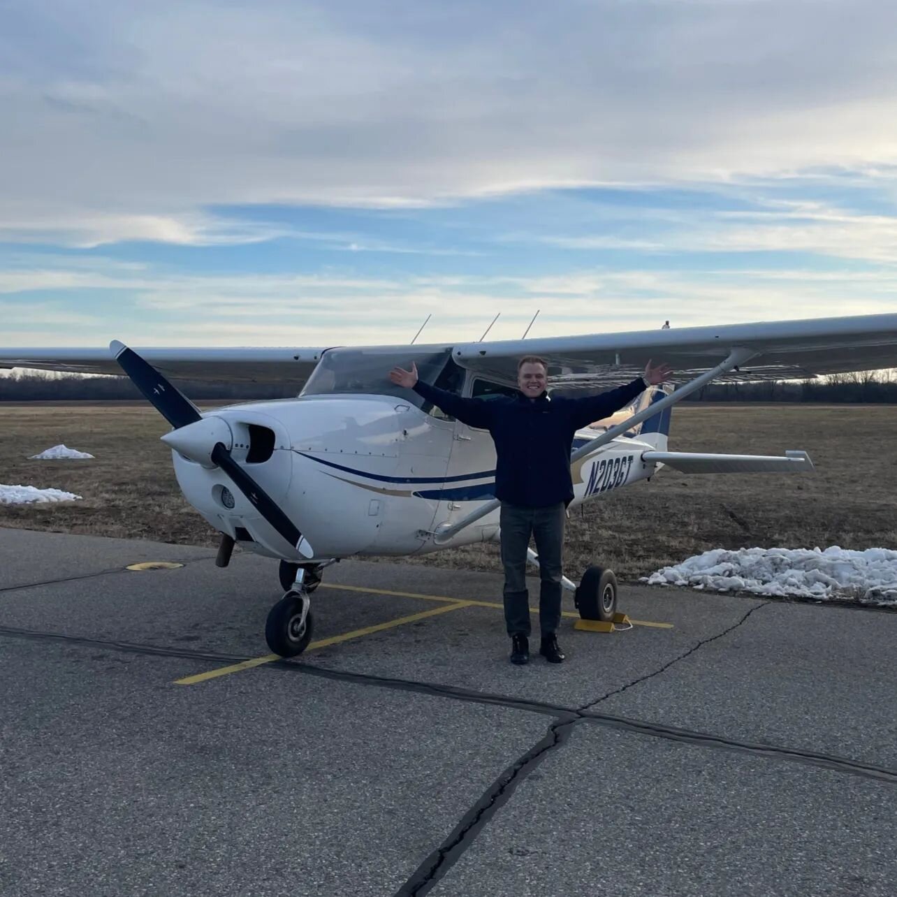 Congratulations to Michigan's newest private pilot after passing his checkride on this nice weather day in 203GT, Nicholas Kill!!!