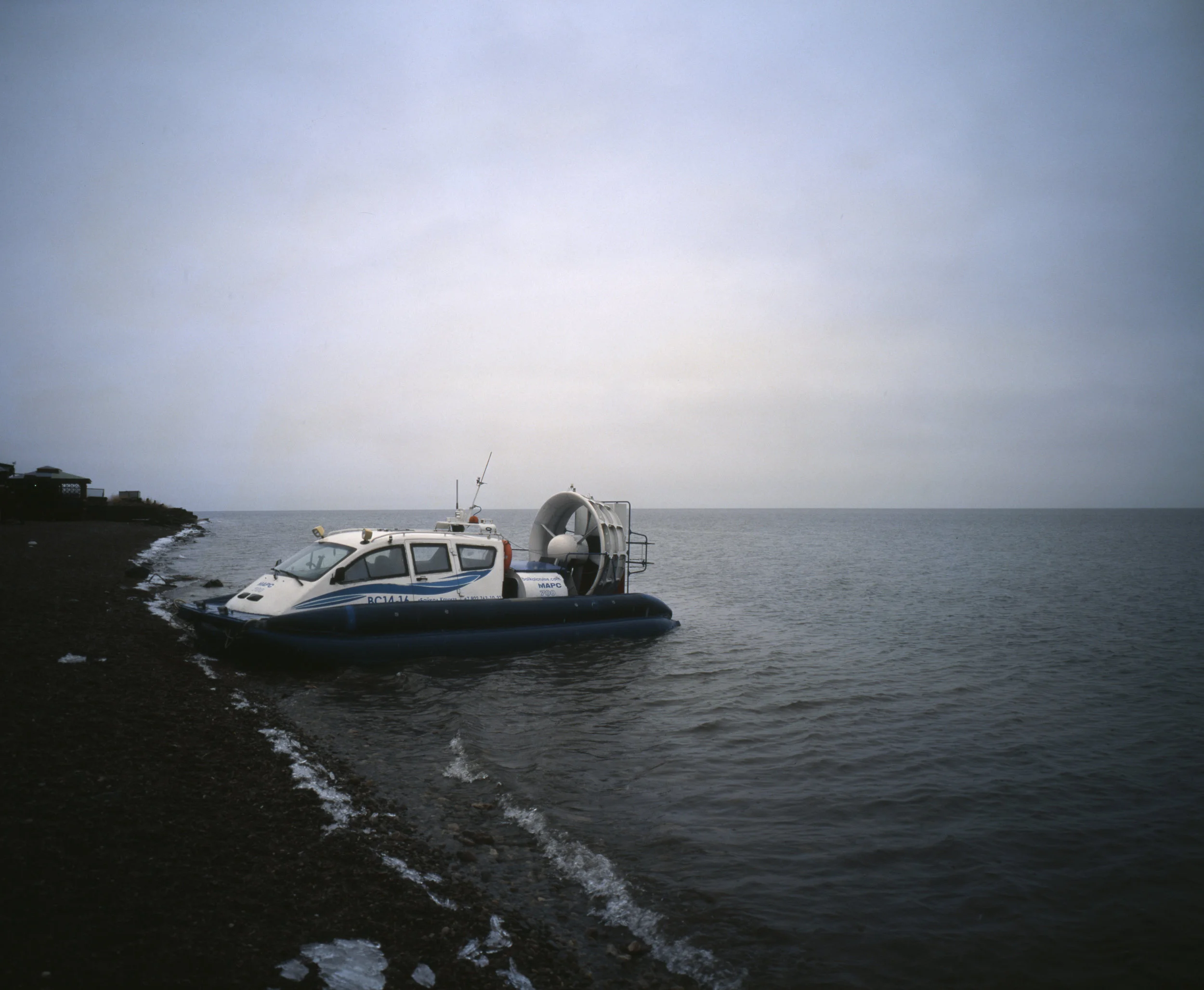 Hovercraft of the lake Fuji GF670w | Kodak E100gx