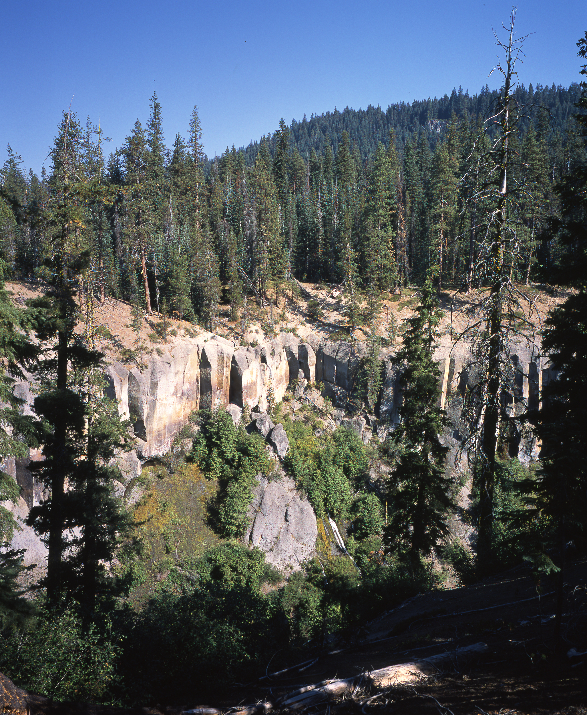 fuji-gf670w-fuji-velvia173.jpg